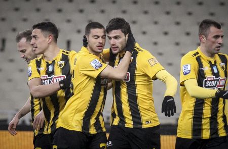 Αγχώθηκε, αλλά κέρδισε η ΑΕΚ τον Απόλλωνα (2-1)