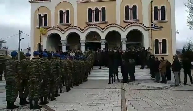 Ράγισαν καρδιές στην κηδεία του 24χρονου εύζωνα, Σπύρου Θωμά