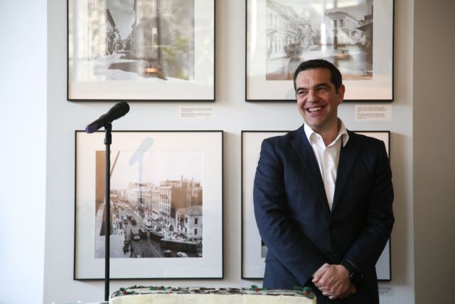 Σαν διχασμένη προσωπικότητα κυβερνά ο Αλέξης Τσίπρας