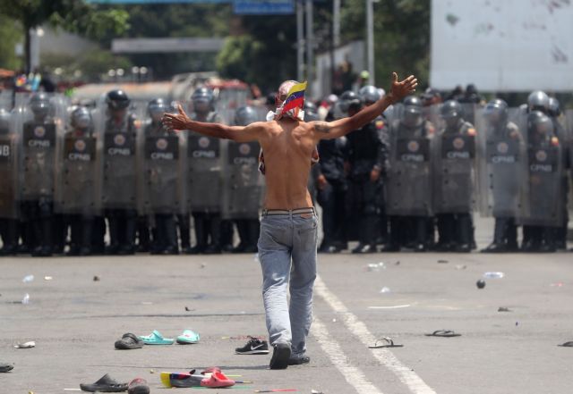 Βενεζουέλα: Σφίγγει ο κλοιός γύρω από τον Μαδούρο