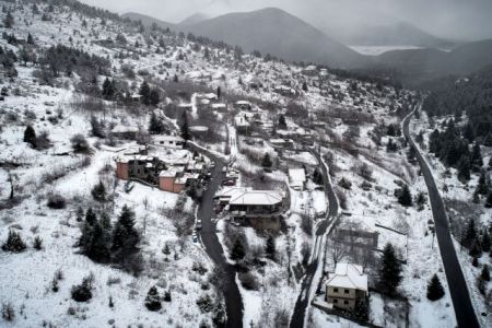 «Ωκεανίς»: Τσουχτερό κρύο, πτώσεις δένδρων και διακοπές ρεύματος