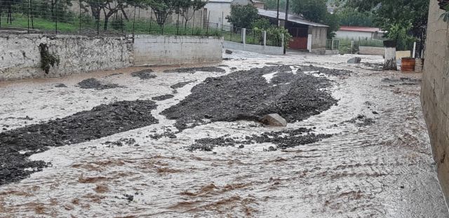 Κρήτη: Αγνοείται οδηγός που παρασύρθηκε από χείμαρρο – Εντοπίστηκε το ΙΧ