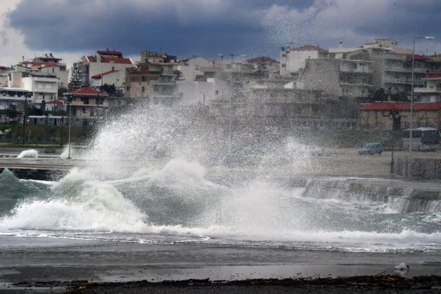 H «Ωκεανίς» κρατά δεμένα τα πλοία στα λιμάνια
