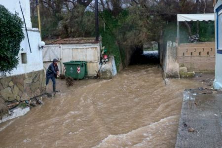 Κρήτη: Εκκένωση σπιτιών στον Πλατανιά Ρεθύμνου