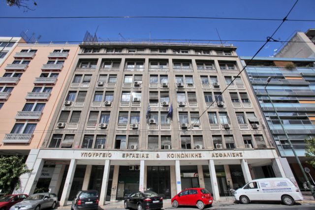 Υπουργείο Εργασίας: Σκληρή στον ΣΕΒ για τριετίες και κατώτατο μισθό