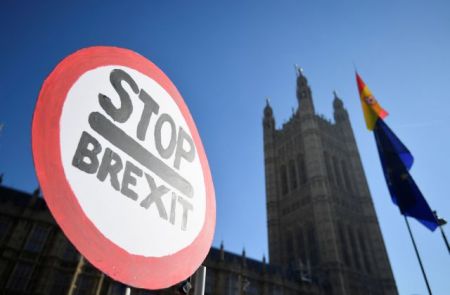 Μέι: Μια αναβολή του Brexit δεν θα επιλύσει το αδιέξοδο σχετικά με τη συμφωνία