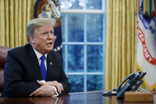 Aναβάλλει την επιβολή δασμών στα κινεζικά προϊόντα ο Τραμπ