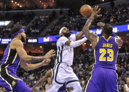 Δεν αρκούσε στους Λέικερς το triple double του ΛεΜπρόν