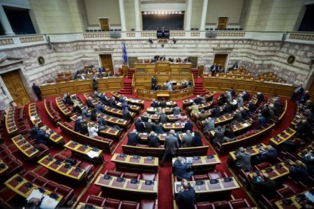 «Περίεργη» τροπολογία για τα προσόντα των αντιπροσώπων της Ελλάδας στον ΟΟΣΑ