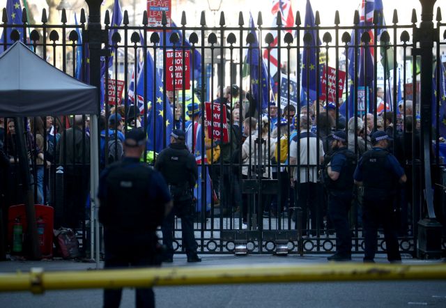 Brexit: Ενδοκυβερνητική κρίση για τα δικαιώματα των Ευρωπαίων πολιτών στη Βρετανία