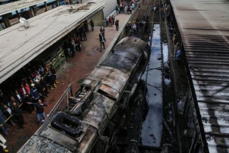 Κάιρο: Εκτροχιάστηκε το τρένο γιατί καβγάδιζε ο οδηγός