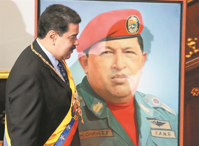 Ευρώπη και ΗΠΑ σφίγγουν τον κλοιό στον Μαδούρο