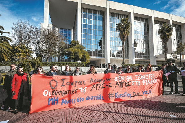 «Καλά δεν του κάναμε; Είναι αλλοδαπός… μας κάνουν κακό»