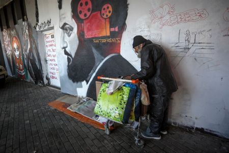 Μια «αγκαλιά» για τους αστέγους του Πειραιά