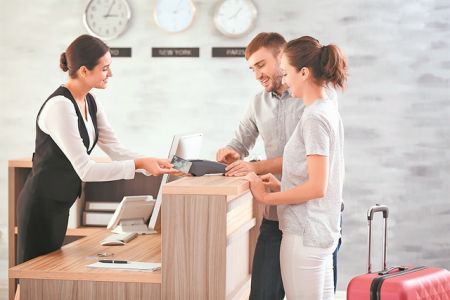 Στις ηλεκτρονικές κρατήσεις ξενοδοχείων η Google