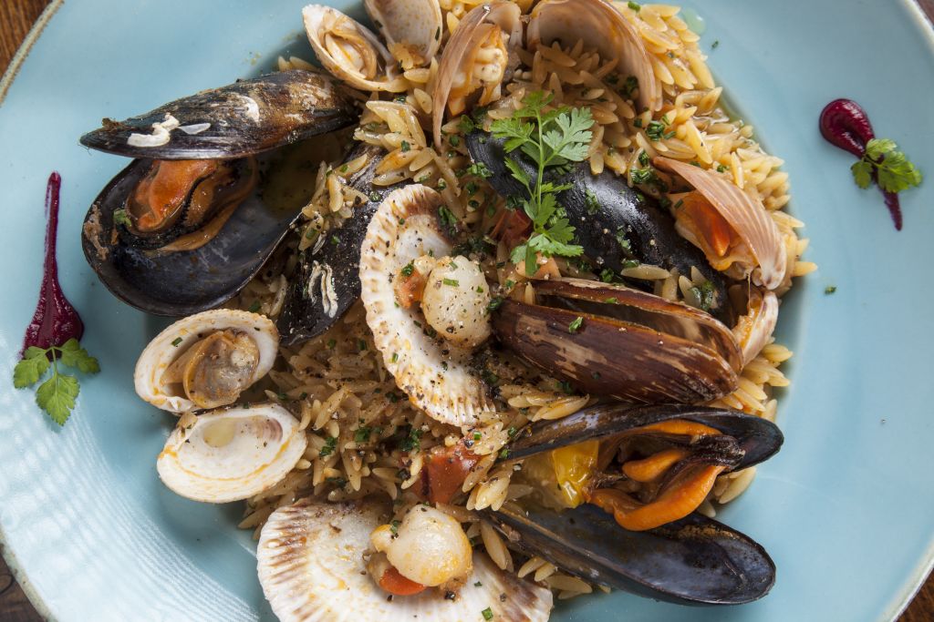 Κριθαράκι με όστρακα