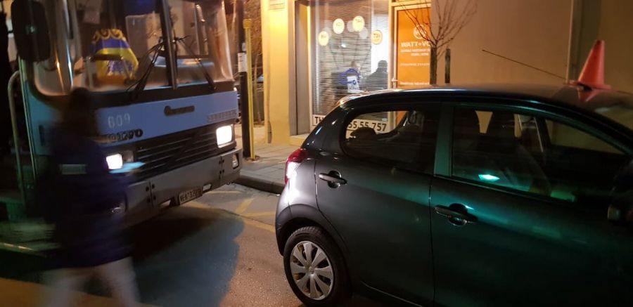 Θεσσαλονίκη : Λεωφορείο του ΟΑΣΘ άλλαξε δρομολόγιο λόγω σταθμευμένου οχήματος