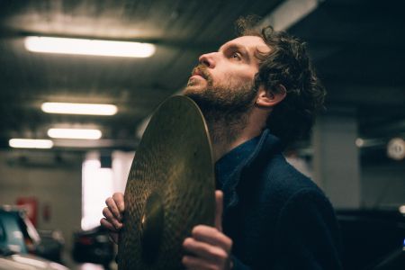 Billy Pod: Παρουσίαση του άλμπουμ του «Drums To Heal Society»