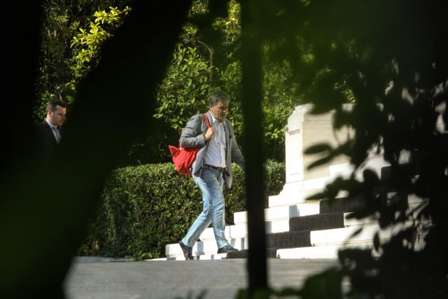 Βόμβες για αναδρομικά, πλεονάσματα και εκλογές