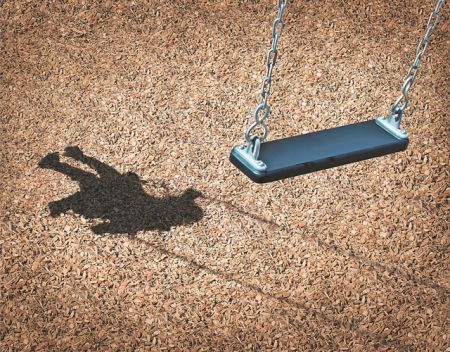 Σε όλο και πιο «ώριμη» ηλικία η απόκτηση παιδιού – Συρρικνώνεται η οικογένεια