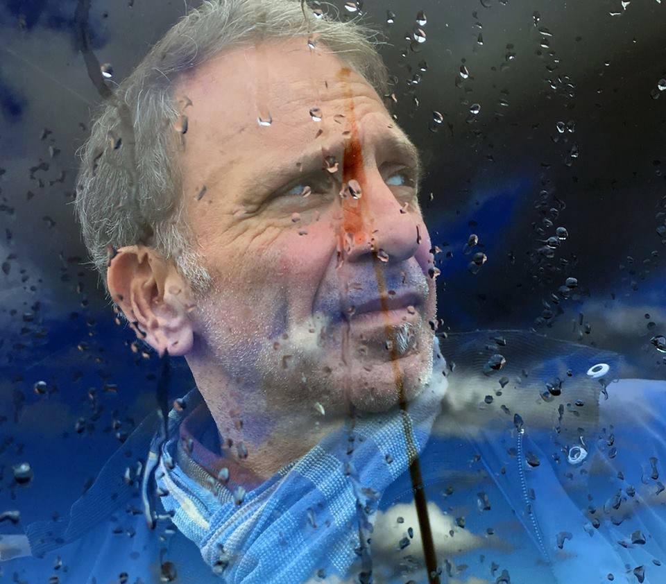 Λογοκρισία Facebook στη φωτογραφία του Γιάννη Μπεχράκη