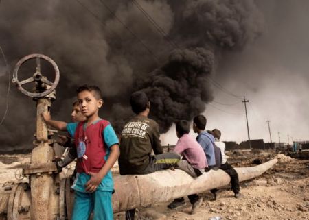 Ισλαμικό Κράτος: Κρατά αμάχους στο τελευταίο του προπύργιο