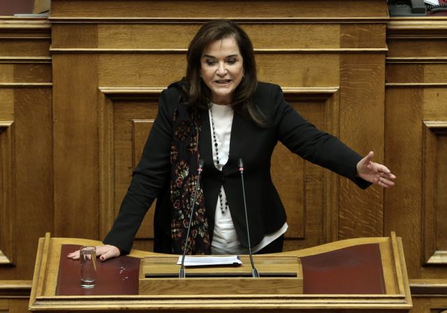 Ντόρα Μπακογιάννη σε Δραγασάκη: Σε κίνδυνο τα αναπτυξιακά έργα στο λιμάνι του Πειραιά