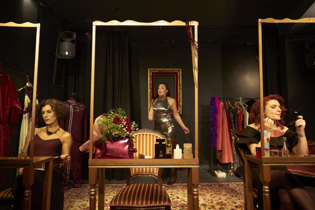 Κοιτώντας τις «Ντίβες» απ’ την κλειδαρότρυπα