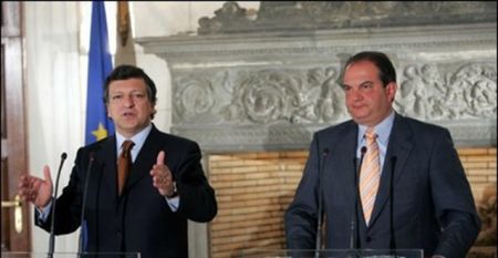 Ο Μπαρόζο, τα μυστήρια των Δελφών και η κυβέρνηση Καραμανλή