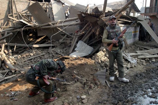 Πακιστάν: 44 ύποπτοι υπό κράτηση για τη βομβιστική επίθεση στο Κασμίρ