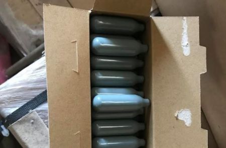 Μεγάλες ποσότητες «αερίου γέλιου» κατέσχεσαν στην Κέρκυρα [εικόνες]