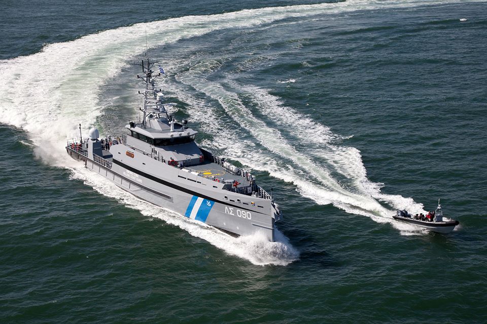 Στη Σάμο 46 πρόσφυγες που εντοπίστηκαν σε ακυβέρνητη λέμβο