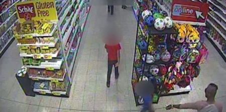 Σοκ: Επιτέθηκε με οξύ στον 3χρονο γιο του