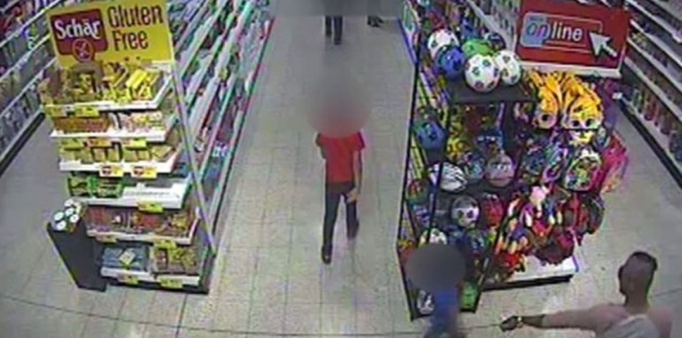 Σοκ: Επιτέθηκε με οξύ στον 3χρονο γιο του