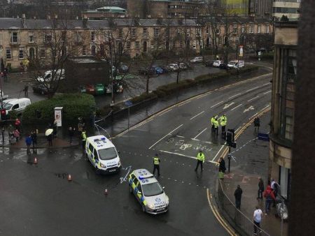 Εδιμβούργο: Εντοπίστηκε ύποπτο πακέτο – Εκκενώνεται κτίριο