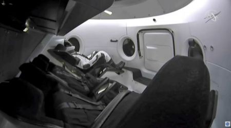 Στη Γη και πάλι το διαστημόπλοιο Crew Dragon