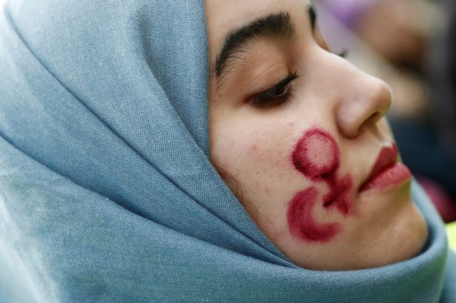 Περισσότερες από 130 γυναίκες παγκοσμίως δολοφονούνται κάθε μέρα