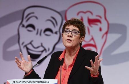 Κραμπ- Καρενμπάουερ: Διαφωνεί με το όραμα του Μακρόν για την Ευρώπη