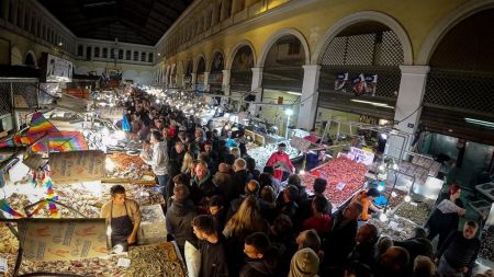 Ολονυχτία στη Βαρβάκειο για το τραπέζι της Καθαράς Δευτέρας