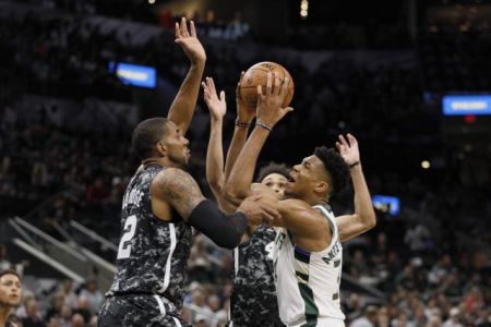 Κορυφαίος Αντετοκούνμπο: Νέο double double στο Σαν Αντόνιο