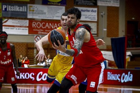 Δυσκολεύτηκε αλλά νίκησε στο Λαύριο ο Ολυμπιακός