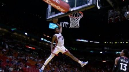 Το «τρελό» κάρφωμα του Τζόουνς Τζούνιορ και η φωτογραφία της χρονιάς!