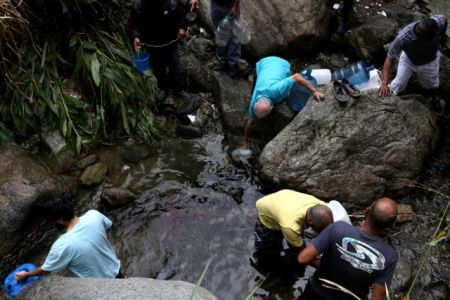 Βενεζουέλα: Αναζητούν νερό σε αγωγούς λυμάτων