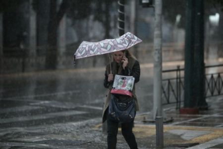 Κακοκαιρία: Βροχές, καταιγίδες και χιόνια τις επόμενες ώρες