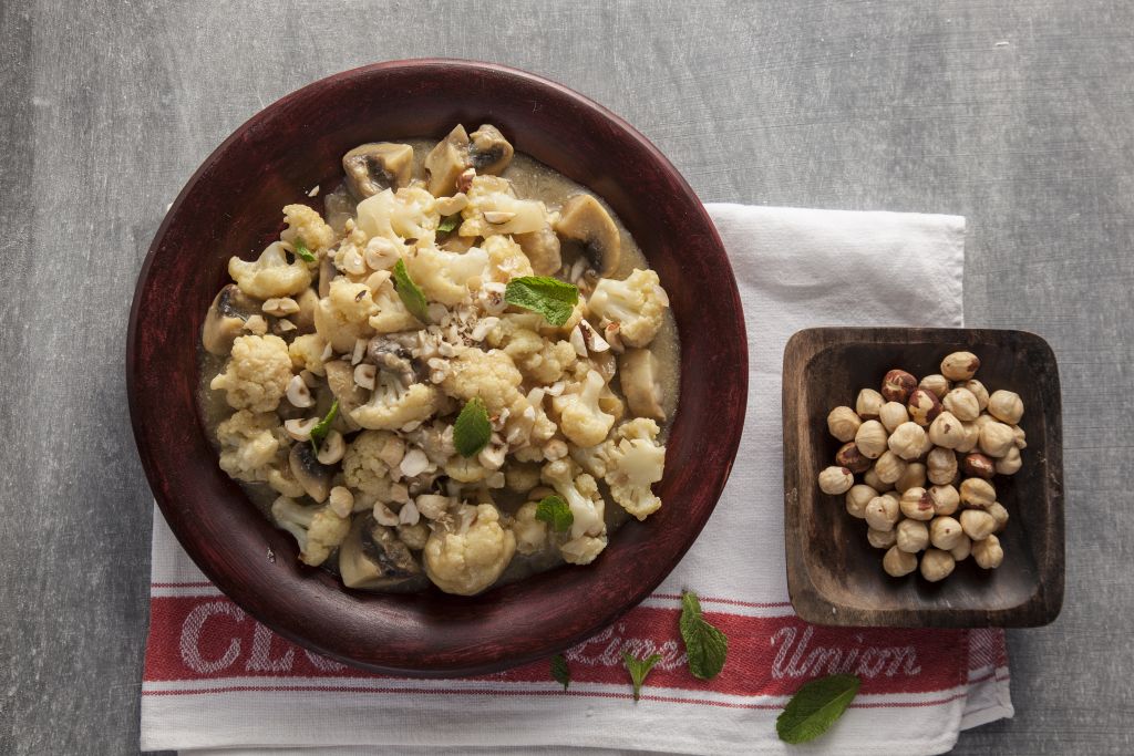 Κουνουπίδι τσιγαριαστό με ψητά φουντούκια και μανιτάρια