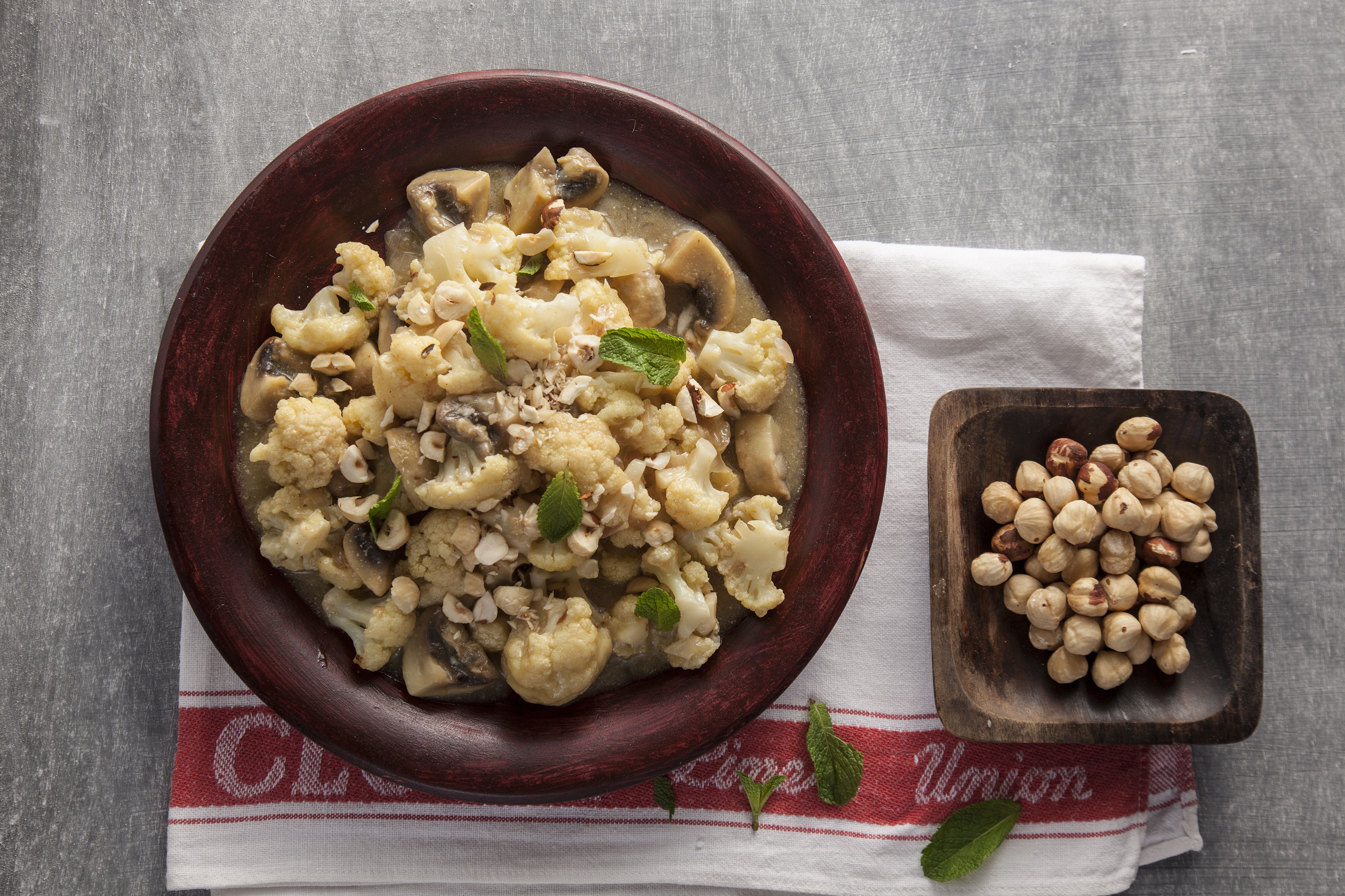 Κουνουπίδι τσιγαριαστό με ψητά φουντούκια και μανιτάρια