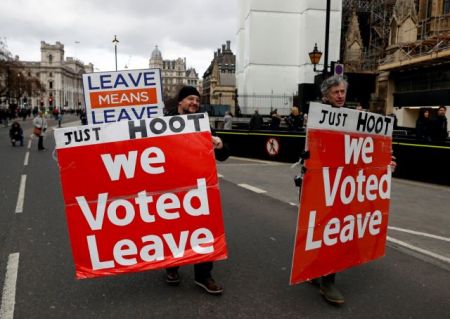 Brexit: Οι πολίτες γυρίζουν την πλάτη τους στην Τερέζα Μέι