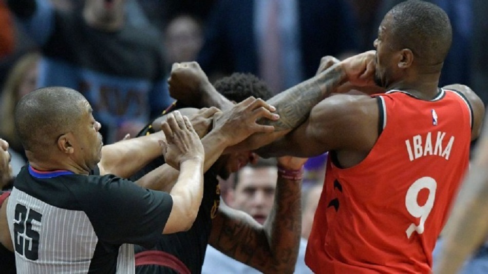 ΝΒΑ : Τρεις αγωνιστικές στον Ιμπάκα για το ξύλο με τον Κρις