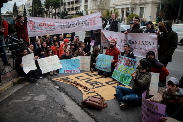 Πρόσφυγες διαμαρτυρήθηκαν στο κέντρο της Αθήνας