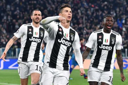 Σαν βασιλιάς ο Ρονάλντο στα… άδυτα των αποδυτηρίων της Γιούβε